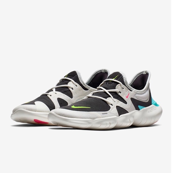 urban outfitters nike sneakers